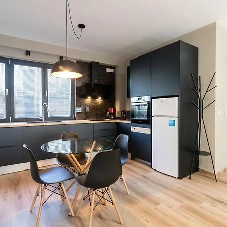 F & B Collection - Downtown Flat For 3